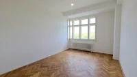 Pokoj - pohled k oknu